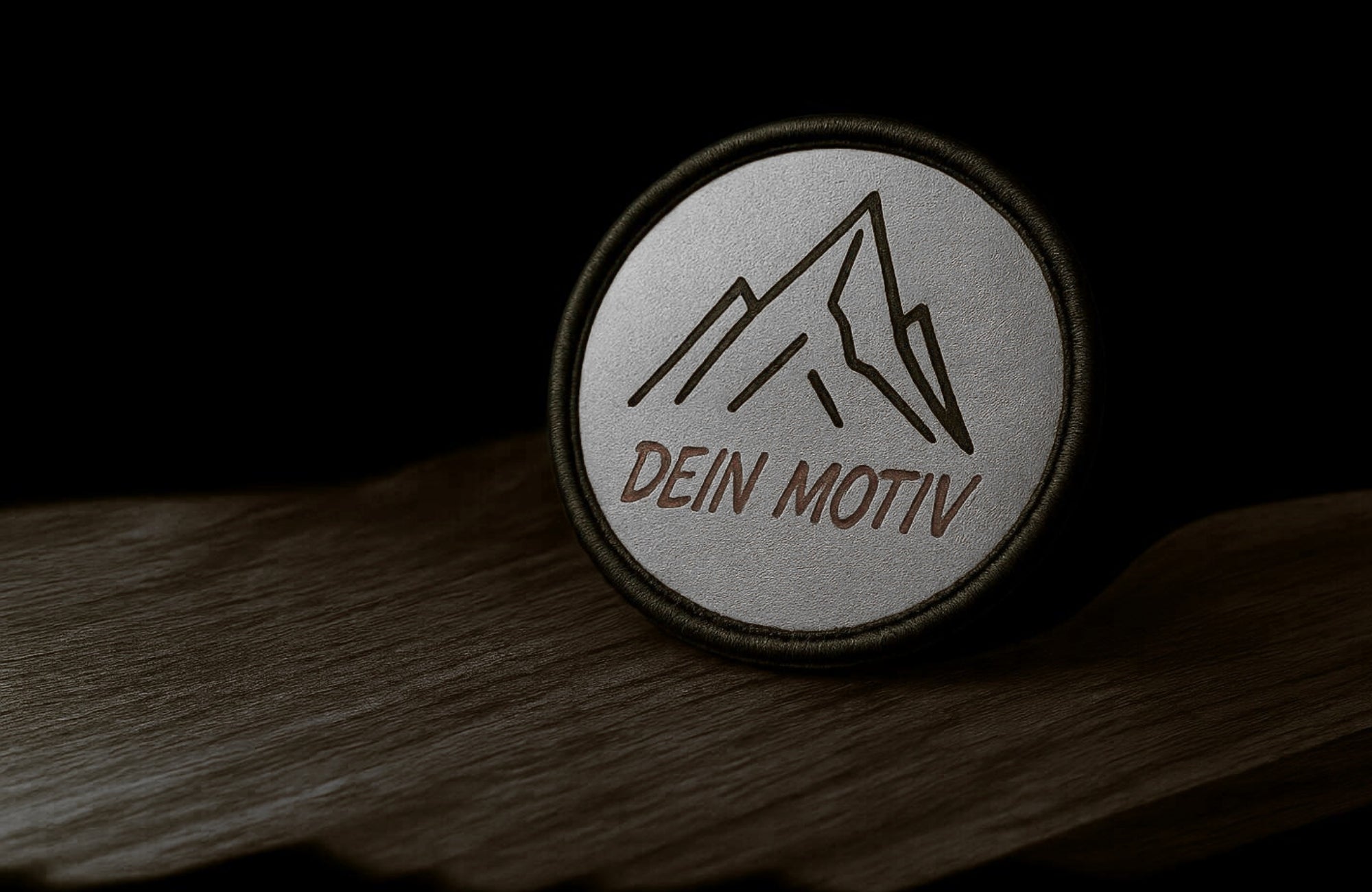 Eigener Patch mit Deinem Motiv auf dunklem Hintergrund